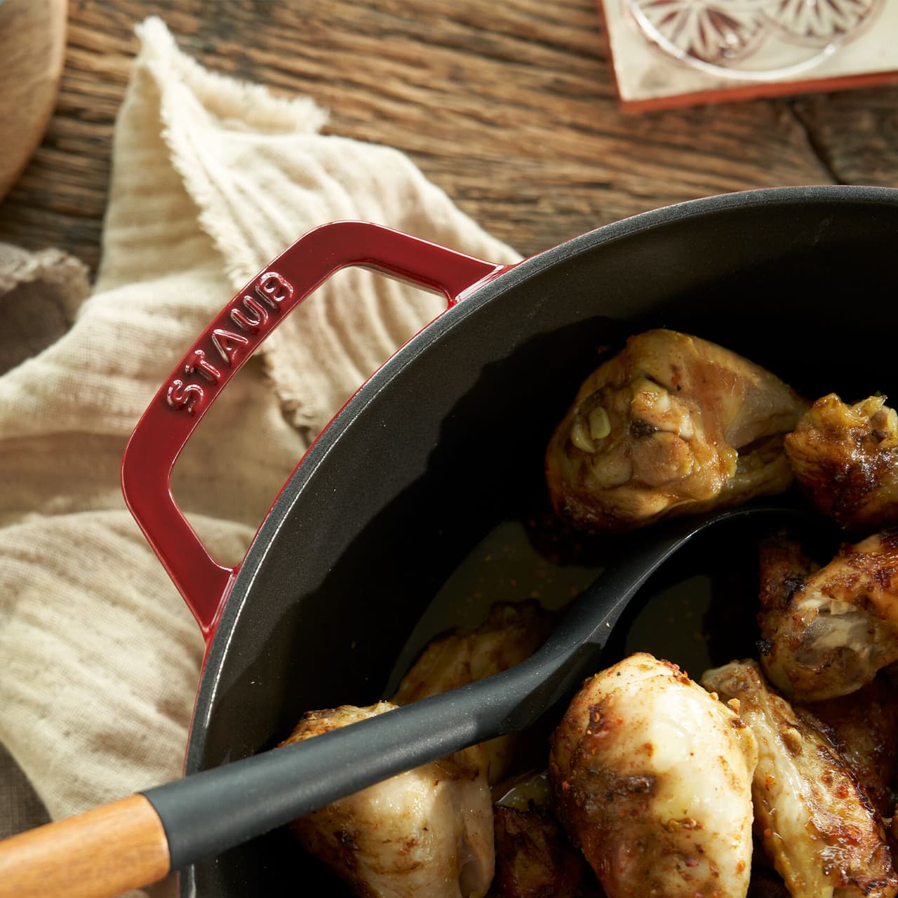 STAUB | SPECIALITIES - Wok mit Glasdeckel - Ø 300mm - Gusseisen - Kirsch-Rot