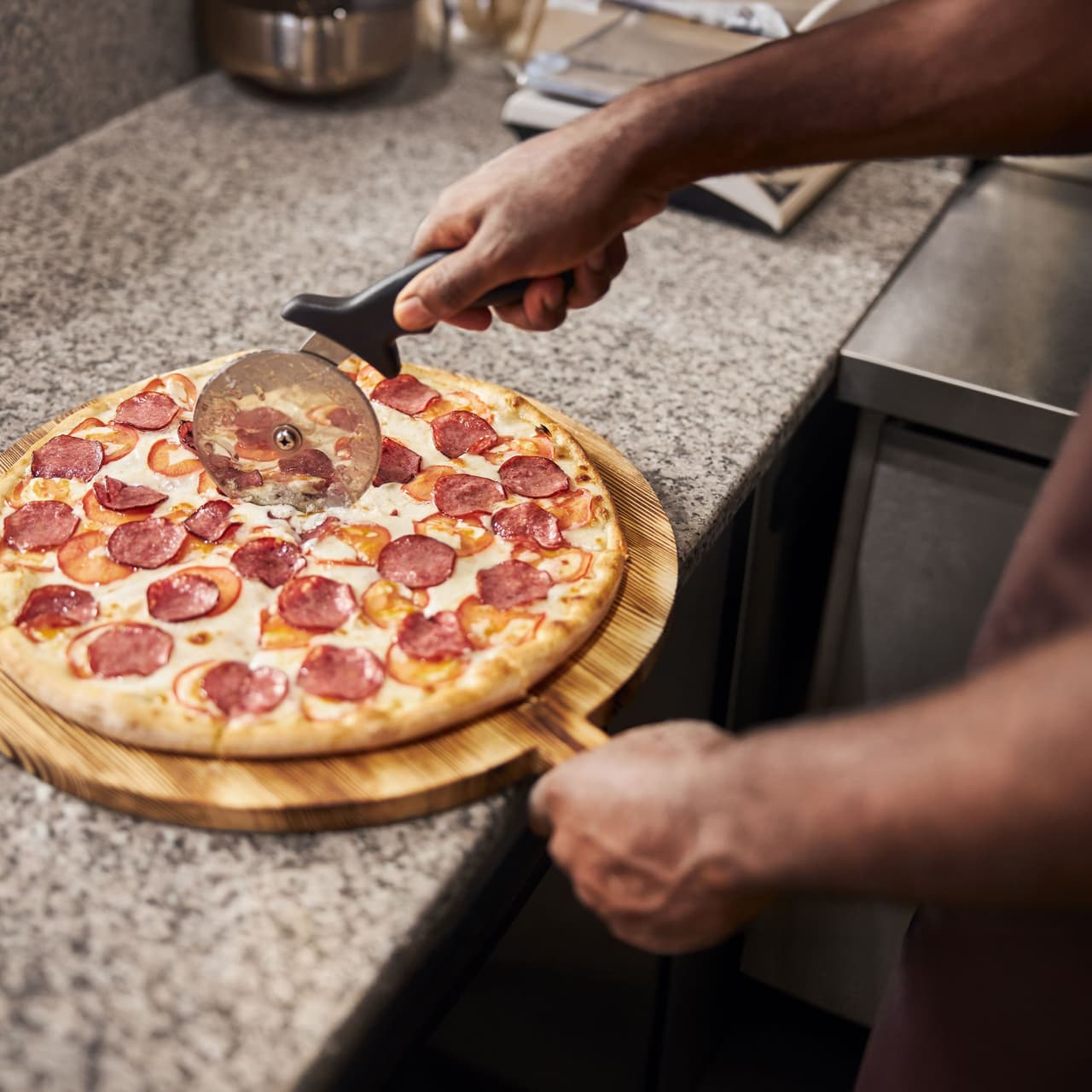 Pizzakühltisch PREMIUM - 1500x800mm - mit 2 Türen - inkl. Kühlaufsatzvitrine - 6x GN 1/3