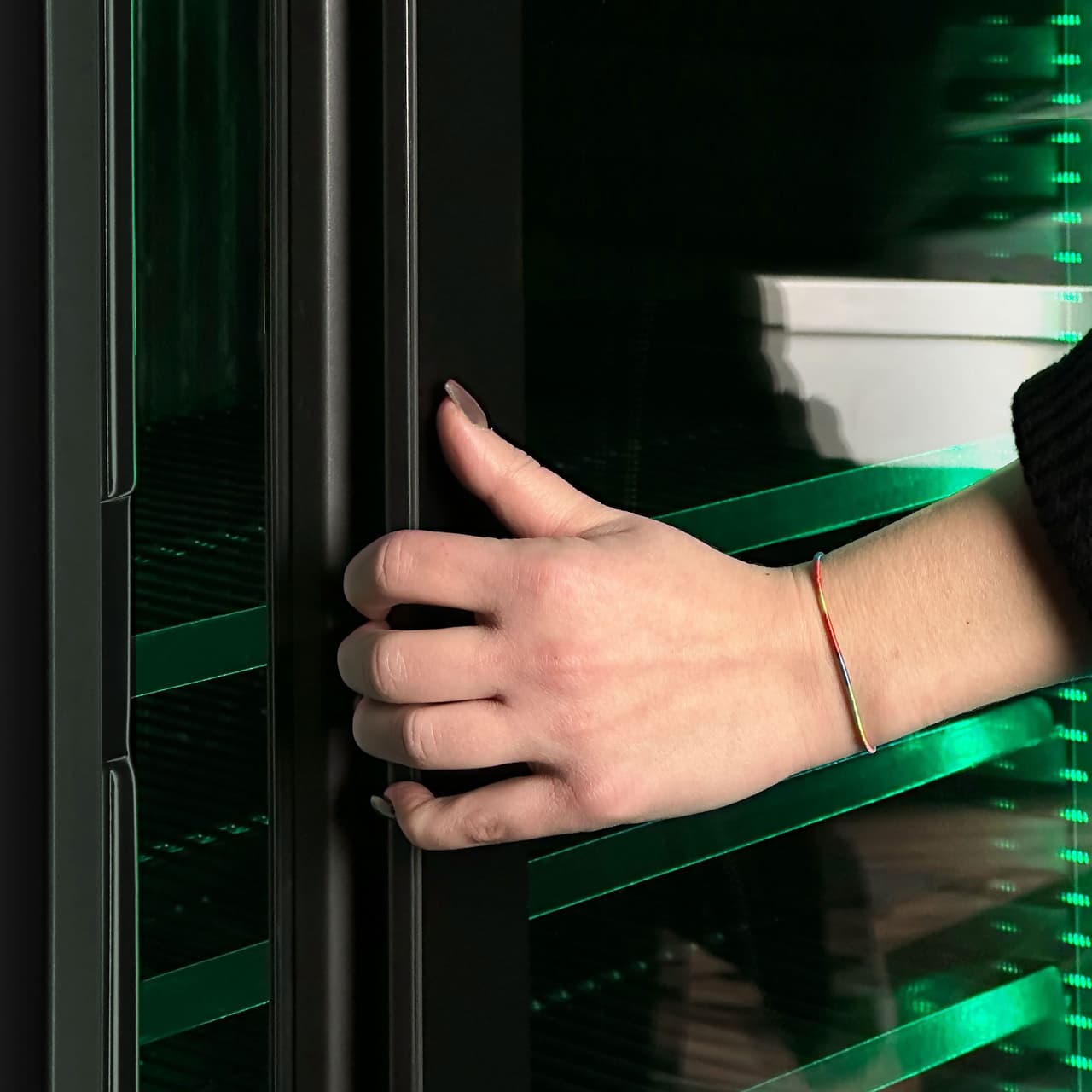 Getränkekühlschrank - 345 Liter - rahmenloses Design - mit 1 Glastür & farbigem LED-Licht