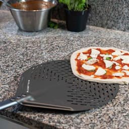 Pizzaschaufel - EVOLUZIONE - Aluminium - 330 mm - perforiert - spezielle S.H.A. Eloxierung